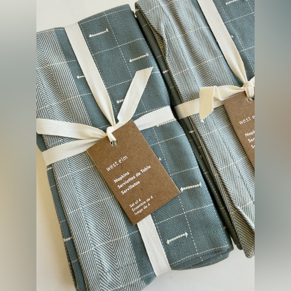 West Elm Set of 2 Delicate Grid 100% Cotton Napkin Sets Mist Blue NWT Retail $96 - Picture 4 of 5